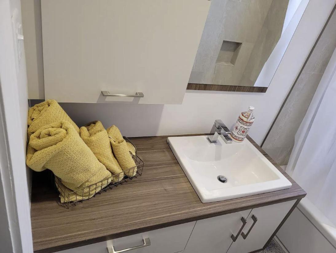 Free Parking, Beautiful 4 1/2- 2 Bedroom Apartment Montreal Exteriér fotografie